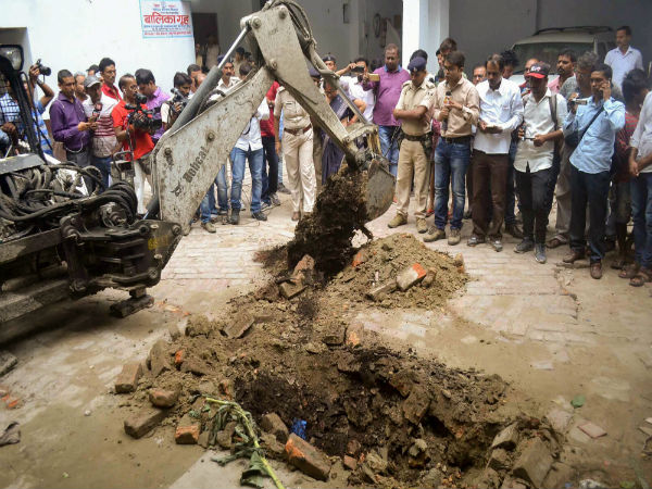 मुजफ्फरपुर शेल्टर होम केस: ब्रजेश ठाकुर की सहयोगी अरेस्ट मुजफ्फरपुर शेल्टर होम केस: ब्रजेश ठाकुर की सहयोगी अरेस्ट