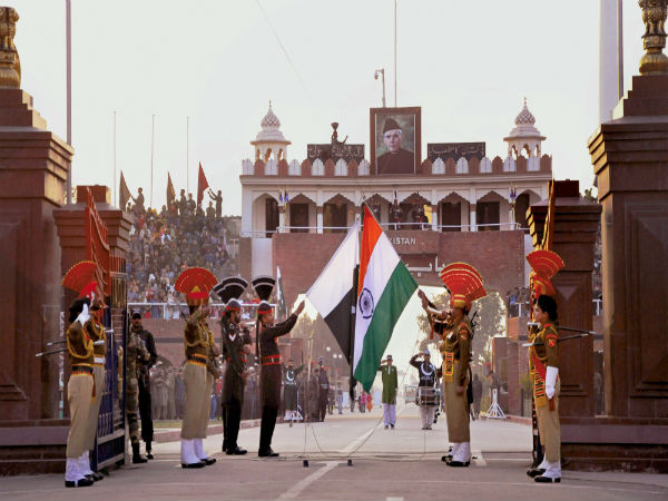 इंटरनेशनल बॉर्डर पर बीएसएफ और पाक रेंजर्स की फ्लैग मीटिंग इंटरनेशनल बॉर्डर पर बीएसएफ और पाक रेंजर्स की फ्लैग मीटिंग