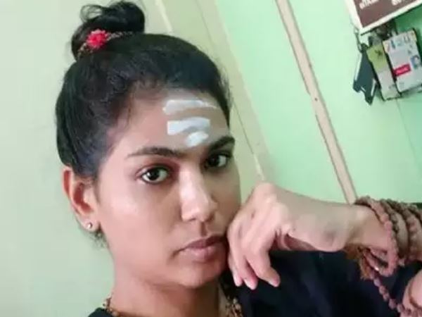 गिरफ्तारी के बाद एक्टिविस्ट रेहाना फातिमा नौकरी से बर्खास्त गिरफ्तारी के बाद एक्टिविस्ट रेहाना फातिमा नौकरी से बर्खास्त