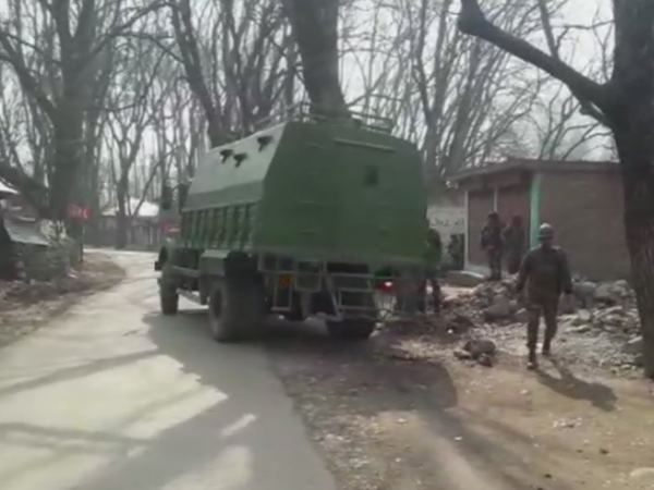 त्राल एनकाउंटर में जैश का आतंकी ढेर, हथियार-गोला बारूद बरामद त्राल एनकाउंटर में जैश का आतंकी ढेर, हथियार-गोला बारूद बरामद