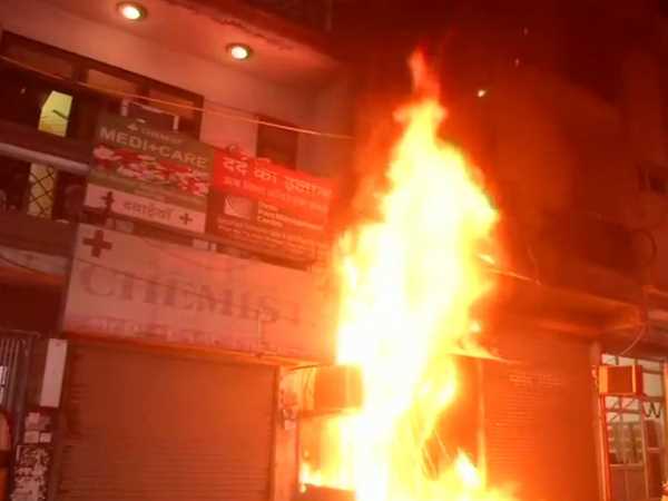 fire which broke out in noida house and ATM in Delhi fire which broke out in noida house and ATM in Delhi