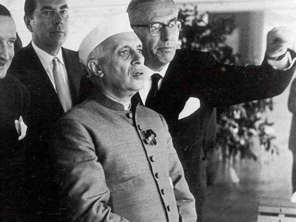 बच्चों के बीच चाचा के नाम से मशहूर नेहरू