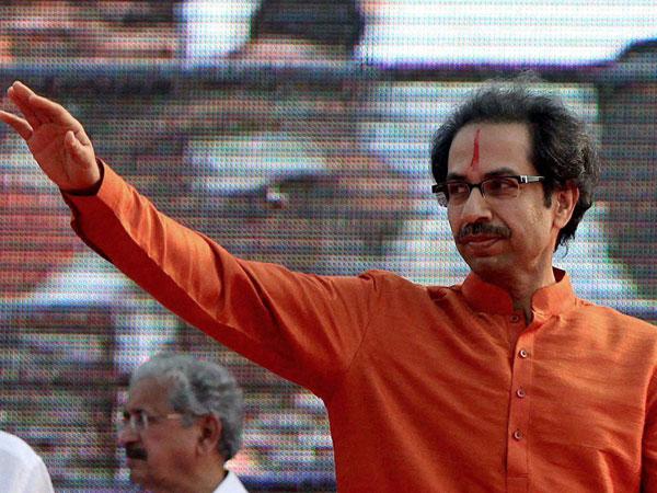 अयोध्या में बाल-बाल बचे उद्धव ठाकरे, टेक ऑफ के वक्त रनवे पर आ गई नीलगाय अयोध्या में बाल-बाल बचे उद्धव ठाकरे, टेक ऑफ के वक्त रनवे पर आ गई नीलगाय