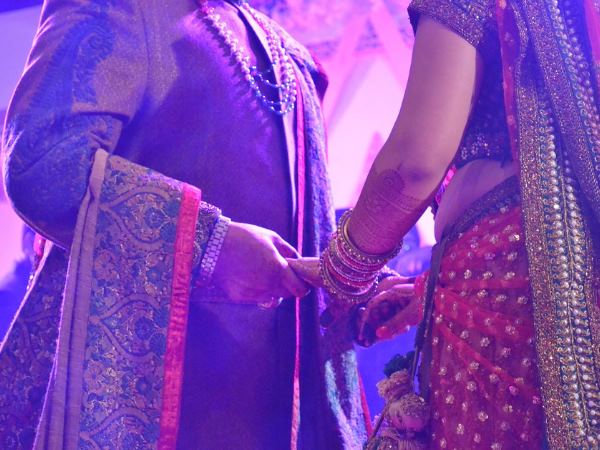 बेटी की इंटरकास्ट शादी से नाराज थे घरवाले