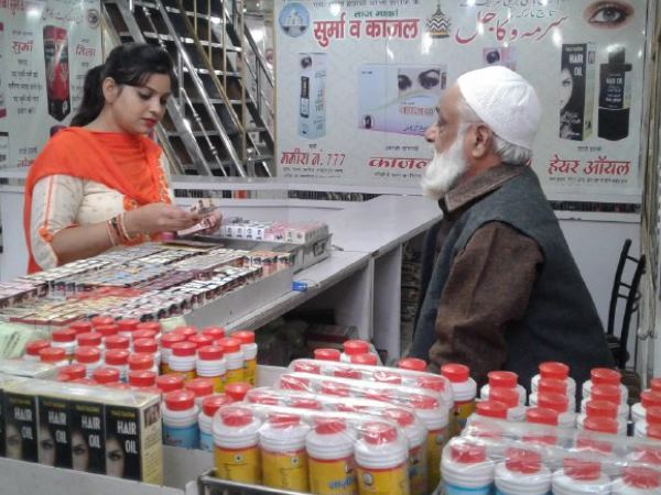 बरेली से फैंस ने भेजा प्रियंका को तोहफा