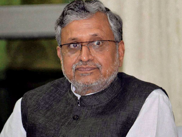 प्रतिमा को देखने के लिए उमड़ रही है भारी भीड़