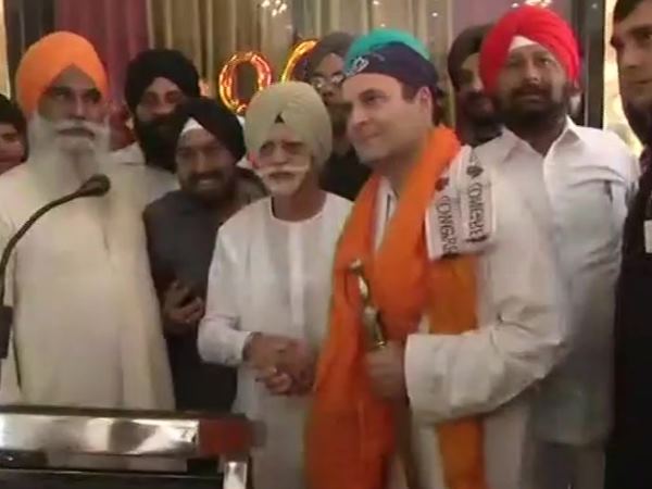 गुरुद्वारे पहुंचकर कांग्रेस अध्यक्ष ने मत्था टेका