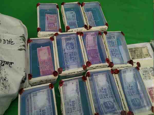 four people arrested by police with fake currency learnt from youtube four people arrested by police with fake currency learnt from youtube