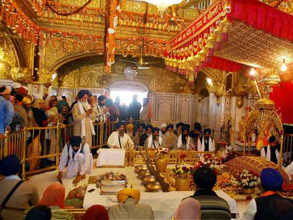 गुरुनानक देव का जन्म 1469 में