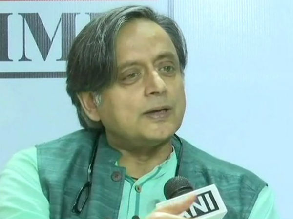 'नेहरू की वजह से आज एक चायवाला बना PM'