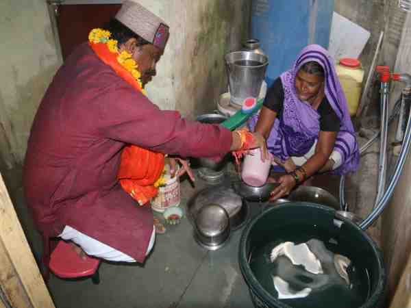 bjp candidate helping women for their votes in elections bjp candidate helping women for their votes in elections