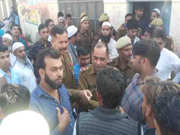 Father and son died by police jeep collision in saharanpur Father and son died by police jeep collision in saharanpur