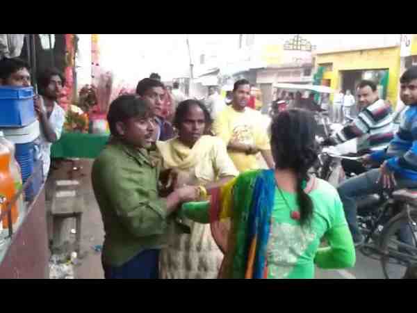 devar beaten by woman and her son in up bulandshahr devar beaten by woman and her son in up bulandshahr
