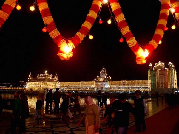 नानक भव-जल-पार परै जो गावै प्रभु के गीत