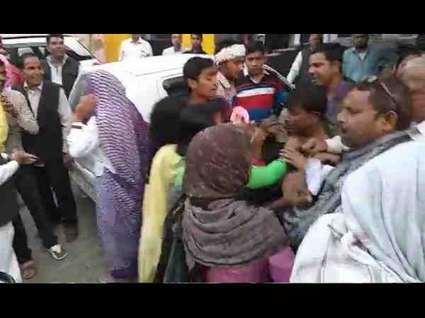 devar beaten by woman and her son in up bulandshahr devar beaten by woman and her son in up bulandshahr