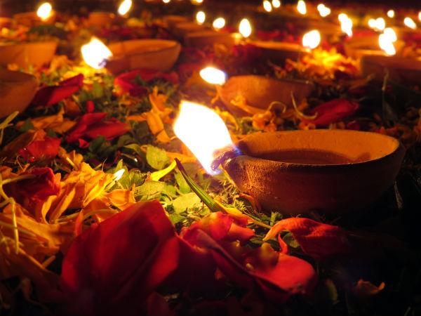इस दिवाली पर जरूर कीजिए ये खास काम तभी रौशन होगी जिंदगी इस दिवाली पर जरूर कीजिए ये खास काम तभी रौशन होगी जिंदगी