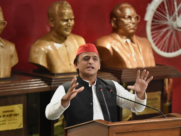 'साइकिल' रोकोगे तो हैंडल से हटा देंगे 'हाथ': अखिलेश