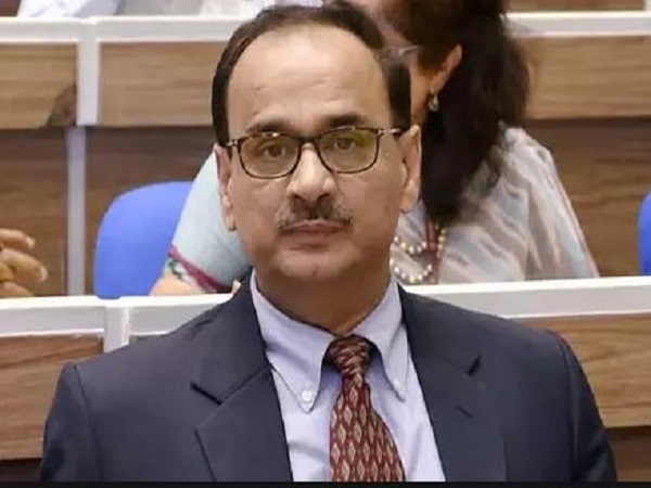 सीवीसी ने कोर्ट को सौंपी थी आलोक वर्मा के खिलाफ जांच की रिपोर्ट