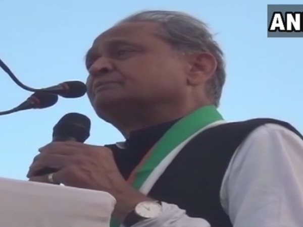 झूठ बोलकर सरकार बनाई