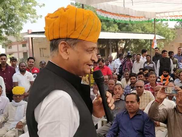 Ashok Gehlot accuses Vasundhra Raje of deliberately neglecting certain regions of Rajasthan Ashok Gehlot accuses Vasundhra Raje of deliberately neglecting certain regions of Rajasthan