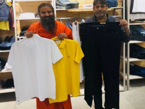 बाबा रामदेव ने किया पतंजलि परिधान के पहले शोरूम का उद्घाटन, फटी जिंस पर कही ये बड़ी बात बाबा रामदेव ने किया पतंजलि परिधान के पहले शोरूम का उद्घाटन, फटी जिंस पर कही ये बड़ी बात
