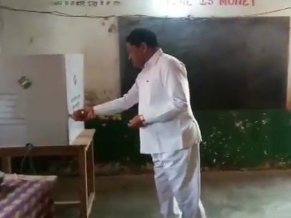 BJP culture minister Dayaldas Baghel worships polling booth in chhattisgarh BJP culture minister Dayaldas Baghel worships polling booth in chhattisgarh