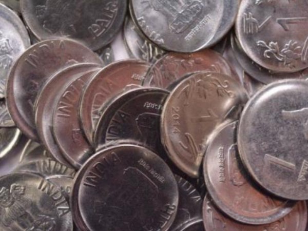 Deepak Pawar Brings Rs 10,000 In Coins To File Assembly Nomination Deepak Pawar Brings Rs 10,000 In Coins To File Assembly Nomination
