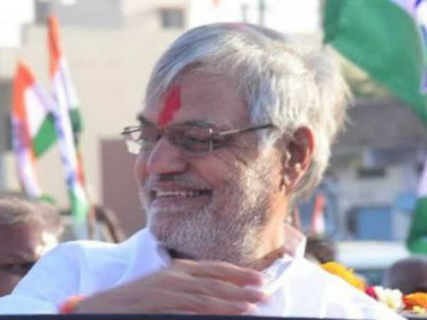 पीएम मोदी की जाति पूछने वाले बयान पर कांग्रेस नेता सीपी जोशी की मुश्किलें बढ़ीं, चुनाव आयोग ने थमाया नोटिस पीएम मोदी की जाति पूछने वाले बयान पर कांग्रेस नेता सीपी जोशी की मुश्किलें बढ़ीं, चुनाव आयोग ने थमाया नोटिस