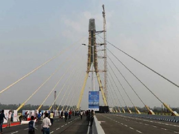 delhi: another accident on signature bridge, one dead delhi: another accident on signature bridge, one dead