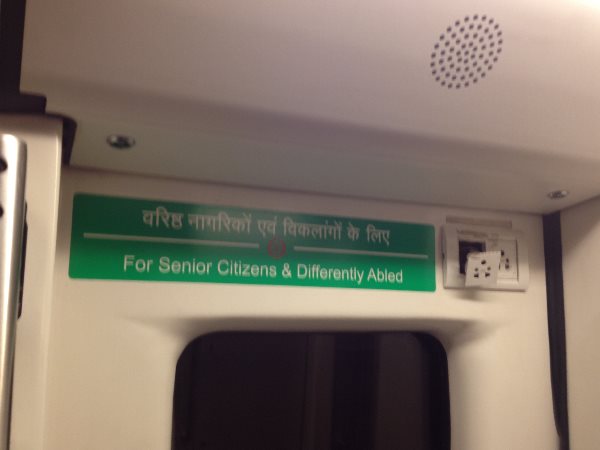 छात्र लगातार कर रहे हैं किराए में छूट की मांग