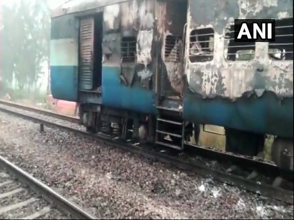 Kalka Howrah Express 12312 coach caught fire, 5 injured Kalka Howrah Express 12312 coach caught fire, 5 injured