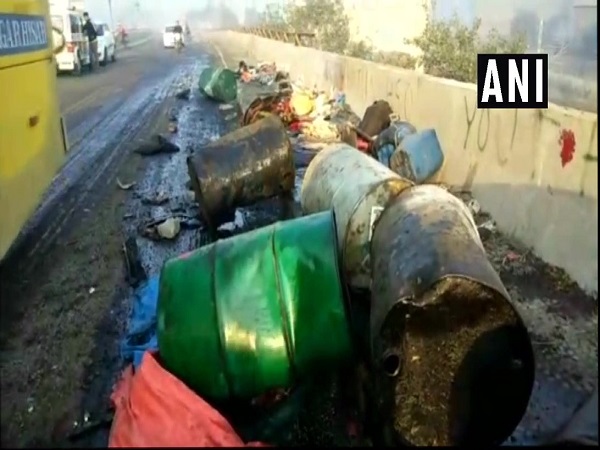 Hisar: 5 dead, 9 injured as car runs sleeping workers over in haryana Hisar: 5 dead, 9 injured as car runs sleeping workers over in haryana