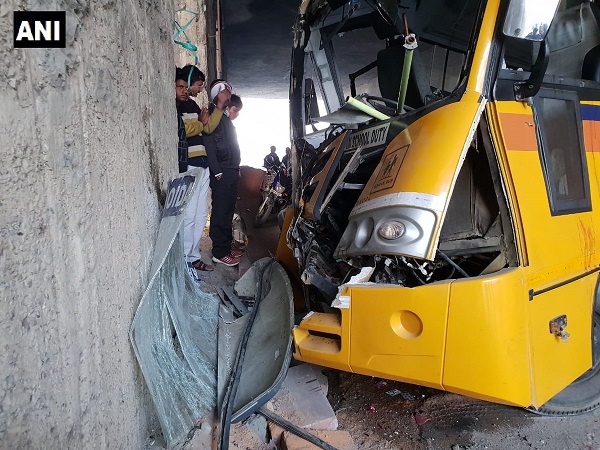 Apeejay school bus met with an accident at Rajnigandha Chowk underpass in noida, 12 students injured Apeejay school bus met with an accident at Rajnigandha Chowk underpass in noida, 12 students injured
