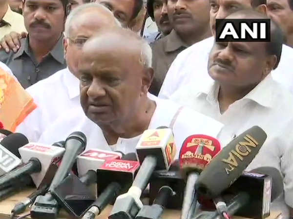 देवगौड़ा से मिले नायडू, 2019 में BJP को उखाड़ने के लिए कांग्रेस से की साथ आने की अपील देवगौड़ा से मिले नायडू, 2019 में BJP को उखाड़ने के लिए कांग्रेस से की साथ आने की अपील