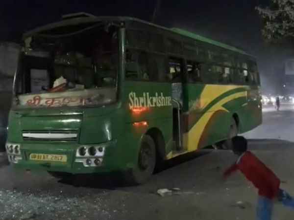 आक्रोशित लोगों ने शव सड़क पर रखकर लगाया जाम
