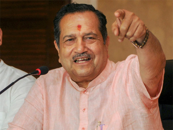 कुछ लोग कर रहे हैं अपमान