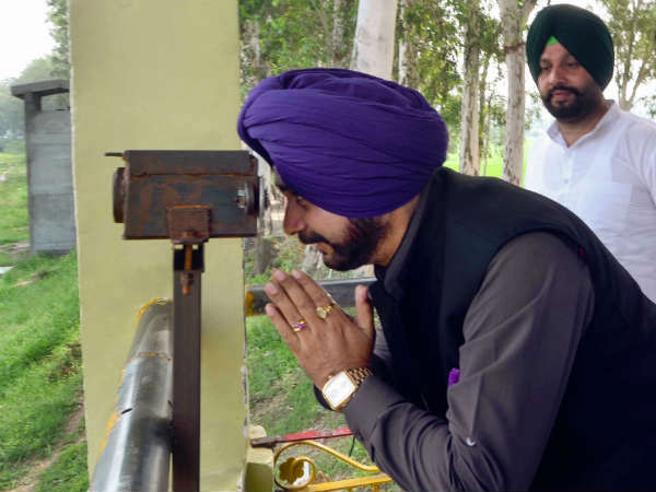 दूरबीन से कर पाते हैं श्रद्धालु दर्शन