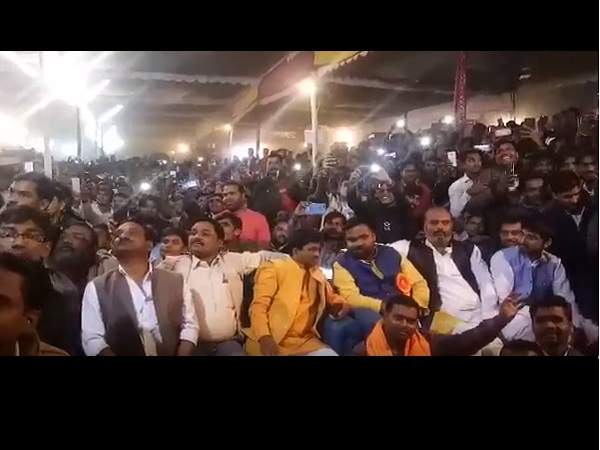 भोजपुरी गायक, बवाल, योगी सरकार, विधायक, मंत्री, बाराबंकी, रमता राम चतुर्भुजी, रामपुर महोत्सव, खेसारी लाल यादव, पत्थरबाजी, बाराबंकी में रमता राम चतुर्भुजी, कैबिनेट मिनिस्टर रीता बहुगुणा जोशी, भाजपा सांसद प्रियंका सिंह रावत, भाजपा विधायक बैजनाथ रावत, मशहूर सुपरस्टार और सिंगर खेसारी लाल यादव, लाठीचार्ज, programme, crime, barabanki, uttar pradesh, uttar pradesh police भोजपुरी गायक, बवाल, योगी सरकार, विधायक, मंत्री, बाराबंकी, रमता राम चतुर्भुजी, रामपुर महोत्सव, खेसारी लाल यादव, पत्थरबाजी, बाराबंकी में रमता राम चतुर्भुजी, कैबिनेट मिनिस्टर रीता बहुगुणा जोशी, भाजपा सांसद प्रियंका सिंह रावत, भाजपा विधायक बैजनाथ रावत, मशहूर सुपरस्टार और सिंगर खेसारी लाल यादव, लाठीचार्ज, programme, crime, barabanki, uttar pradesh, uttar pradesh police