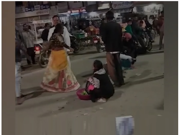 अजमेर, युवक की चप्पल से धुनाई, ब्यावर सिटी, अपशब्द, धुनाई कर दी, वायरल वीडियो, Ajmer, viral video, crime, rajasthan, सनसनीखेज वारदात अजमेर, युवक की चप्पल से धुनाई, ब्यावर सिटी, अपशब्द, धुनाई कर दी, वायरल वीडियो, Ajmer, viral video, crime, rajasthan, सनसनीखेज वारदात