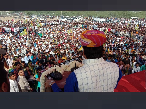 वसुंधरा को सांपनाथ तो गहलोत को नागनाथ कहते हैं