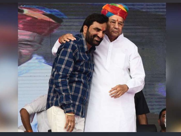 हनुमान बेनीवाल, Rajasthan Assembly Elections 2018, राजस्थान विधानसभा चुनाव 2018, assembly elections 2018, विधानसभा चुनाव 2018, अजमेर, Jaipur, Rajastan, Hanuman Beniwal, राजस्थान, जाट बहुल खींवसर विधानसभा, निर्दलीय प्रत्याशी, elections 2018, bjp, Congress, रालोपा, जयपुर, खींवसर विधानसभा, राष्ट्रीय लोकतांत्रिक पार्टी , राजस्थान चुनाव 2018, ashok gehlot, vasundhara raje, RajasthanElections2018 हनुमान बेनीवाल, Rajasthan Assembly Elections 2018, राजस्थान विधानसभा चुनाव 2018, assembly elections 2018, विधानसभा चुनाव 2018, अजमेर, Jaipur, Rajastan, Hanuman Beniwal, राजस्थान, जाट बहुल खींवसर विधानसभा, निर्दलीय प्रत्याशी, elections 2018, bjp, Congress, रालोपा, जयपुर, खींवसर विधानसभा, राष्ट्रीय लोकतांत्रिक पार्टी , राजस्थान चुनाव 2018, ashok gehlot, vasundhara raje, RajasthanElections2018