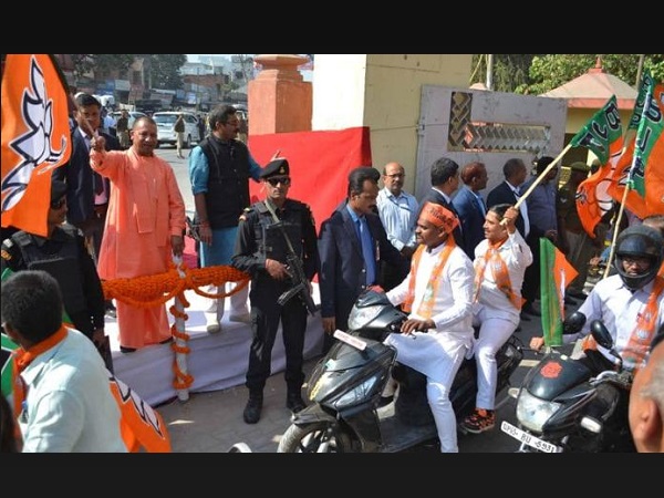 CM Yogi Adityanath start bjp kamal sandesh Yatra - Varanasi CM Yogi Adityanath start bjp kamal sandesh Yatra - Varanasi