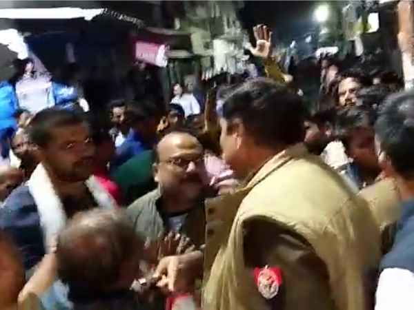 Anti sloganeers in a private program in Lucknow Anti sloganeers in a private program in Lucknow