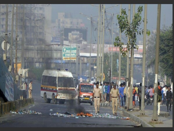 भीमा कोरेगांव हिंसा : पुलिस ने पांचों आरोपियों के खिलाफ दाखिल की चार्जशीट भीमा कोरेगांव हिंसा : पुलिस ने पांचों आरोपियों के खिलाफ दाखिल की चार्जशीट