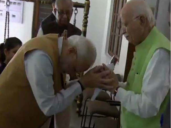 PM मोदी ने दी आडवाणी को जन्मदिन की शुभकामनाएं, बोले- भारत के विकास में आपका बड़ा योगदान PM मोदी ने दी आडवाणी को जन्मदिन की शुभकामनाएं, बोले- भारत के विकास में आपका बड़ा योगदान