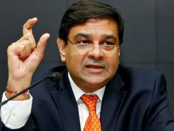 एक घंटे से ज्यादा समय तक रहे समिति के सामने