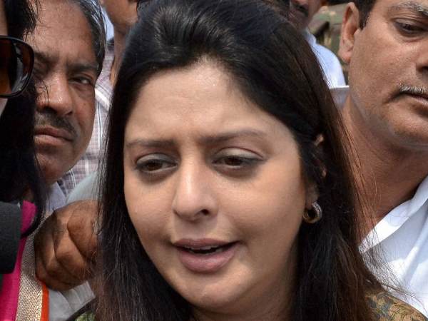बेरोजगारी और किसानों के आत्महत्या का उठाया मुद्दा