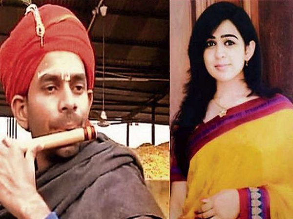 3 दोस्तों और ड्राइवर के साथ दिखे