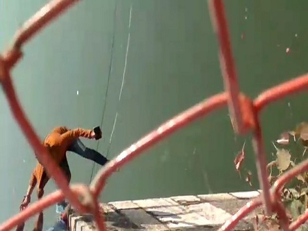Viral VIDEO, सपा नेत्री, नदी में छलांग, कन्नौज, उत्तर प्रदेश, ईशन नदी, समाजवादी पार्टी, सपा, Kannauj, Uttar Pradesh, Samajwadi Party, Ishan River Viral VIDEO, सपा नेत्री, नदी में छलांग, कन्नौज, उत्तर प्रदेश, ईशन नदी, समाजवादी पार्टी, सपा, Kannauj, Uttar Pradesh, Samajwadi Party, Ishan River