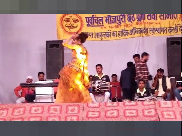 भजन कीर्तन को आई थी भीड़, हो गई गुस्सा